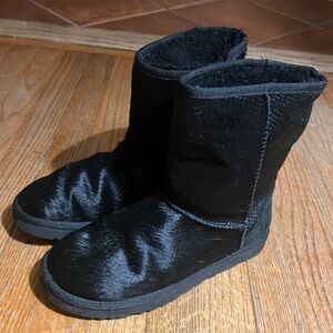 Ugg Size 8 Classic Short